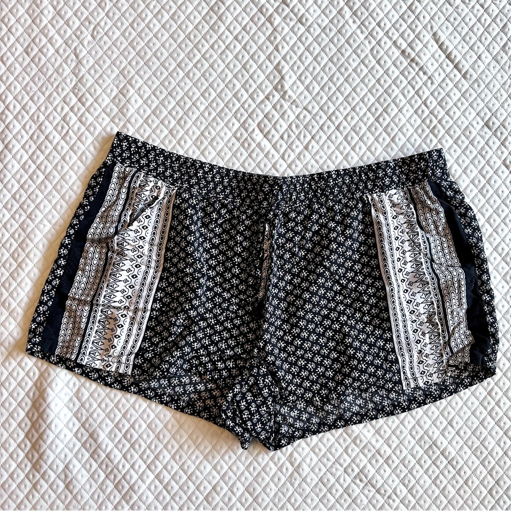 BeBop Women’s XL Boho Print Shorts – Black & White Patterned Soft Pull-On Summer